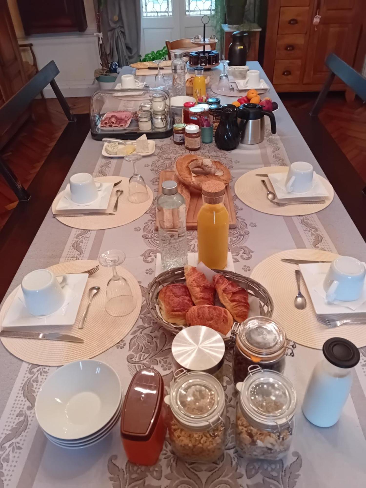 Bed & Breakfast Domaine De Marchal - Et Table D'hotes *
